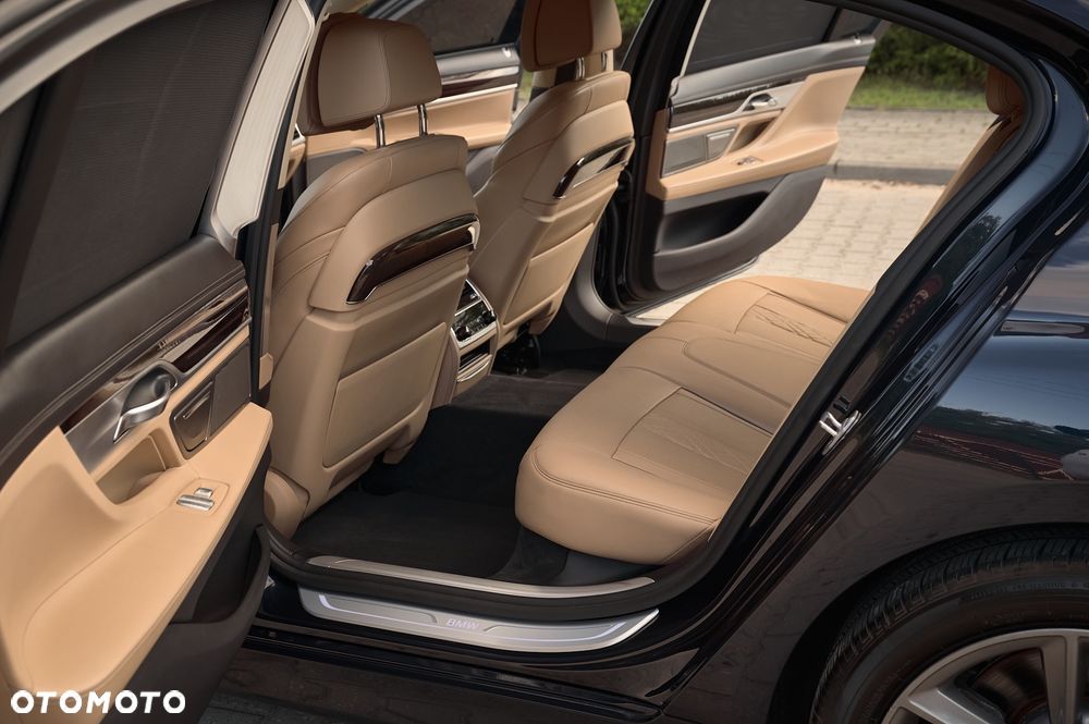 BMW Seria 7 740Li - 17