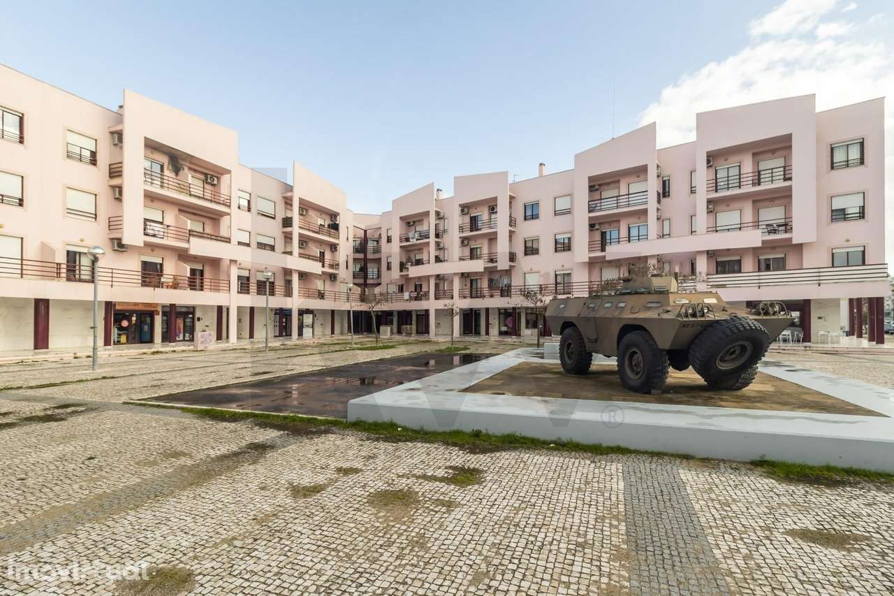 Apartamento Exclusivo T3 com Varandas, Garagem , Em Frente à Estação - Grande imagem: 2/47