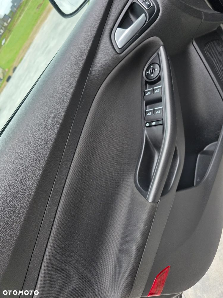 Ford Focus 1.0 EcoBoost Titanium - 23