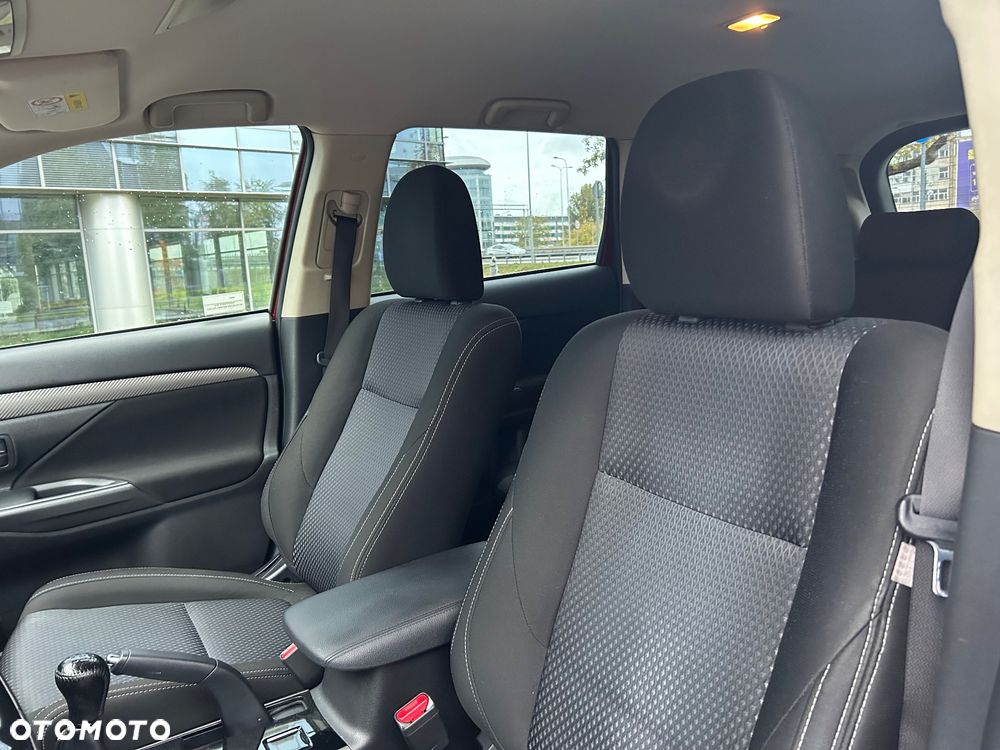 Mitsubishi Outlander - 8