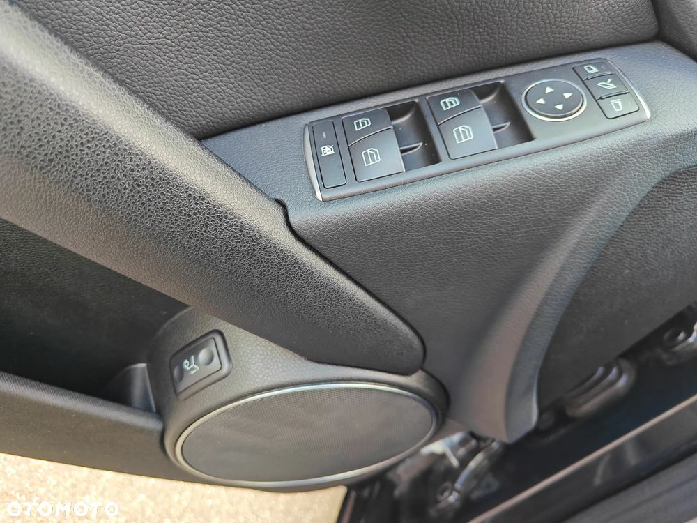 Mercedes-Benz Klasa C 200 CDI DPF (BlueEFFICIENCY) 7G-TRONIC Avantgarde - 27