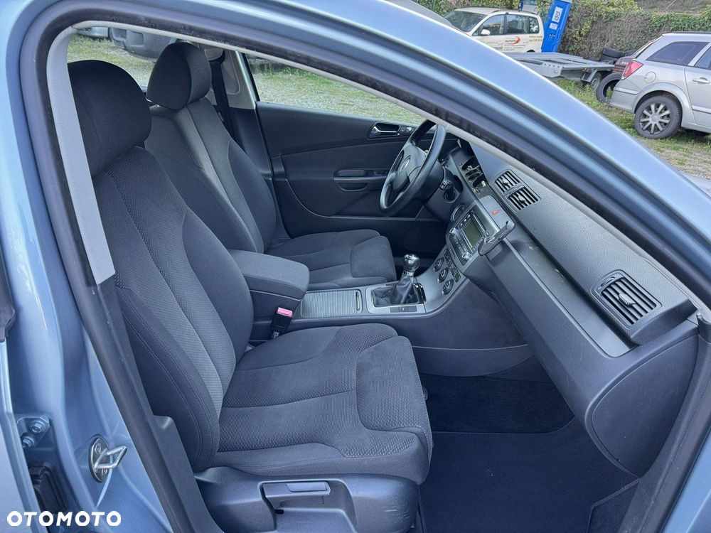 Volkswagen Passat - 14