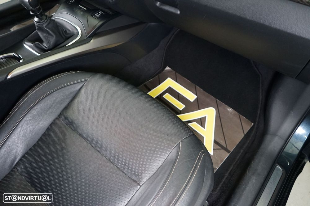 Toyota Avensis Touring Sports 2.0 D-4D Exclusive - 36