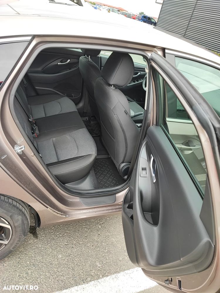 Hyundai i30 1.5 T-GDI 160CP MHEV 5DR M/T Highway - 12