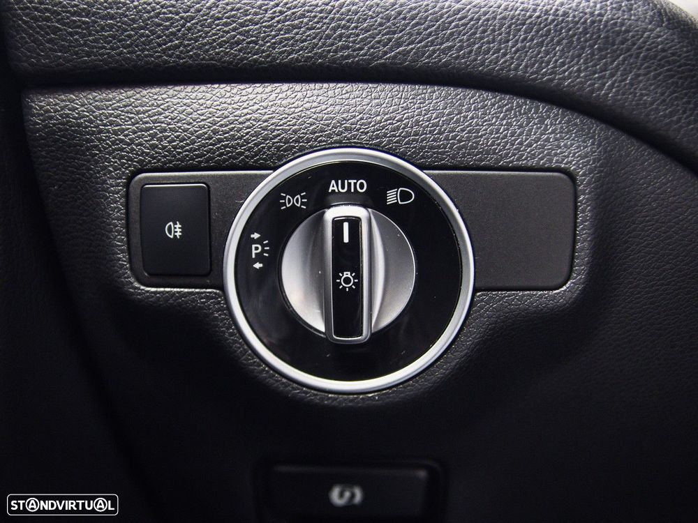 Mercedes-Benz CLA 180 d Shooting Brake AMG Line - 8