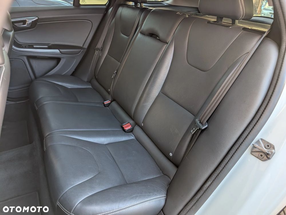 Volvo V60 D3 Geartronic Summum - 27