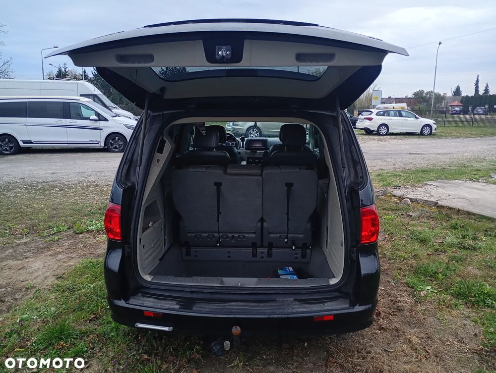 Volkswagen Routan - 19