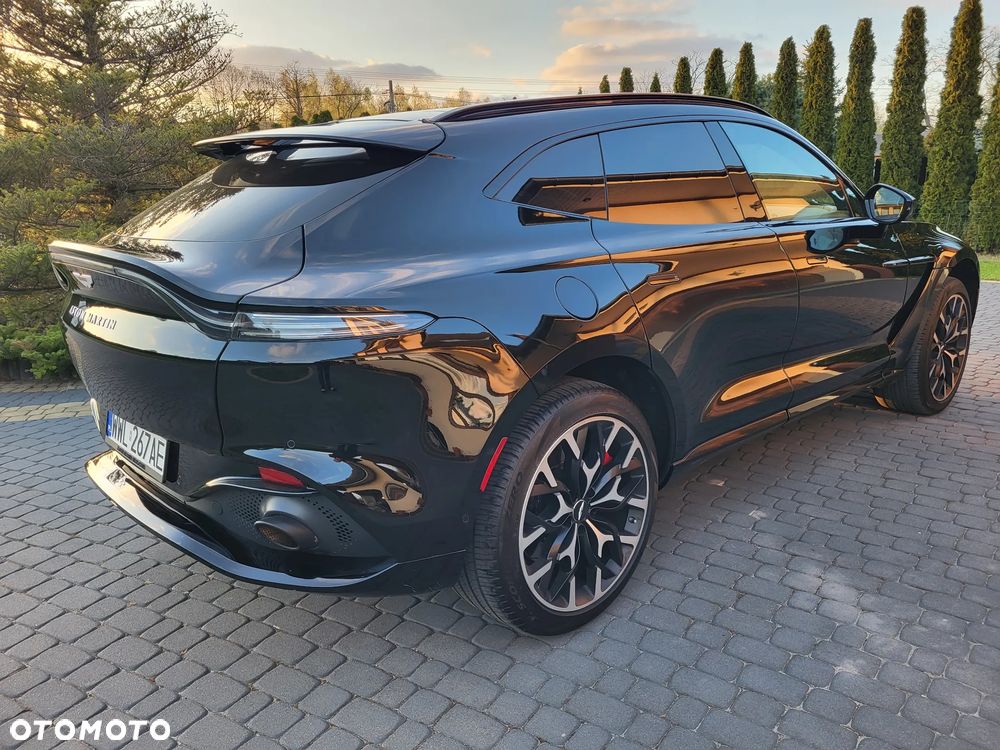 Aston Martin DBX - 5