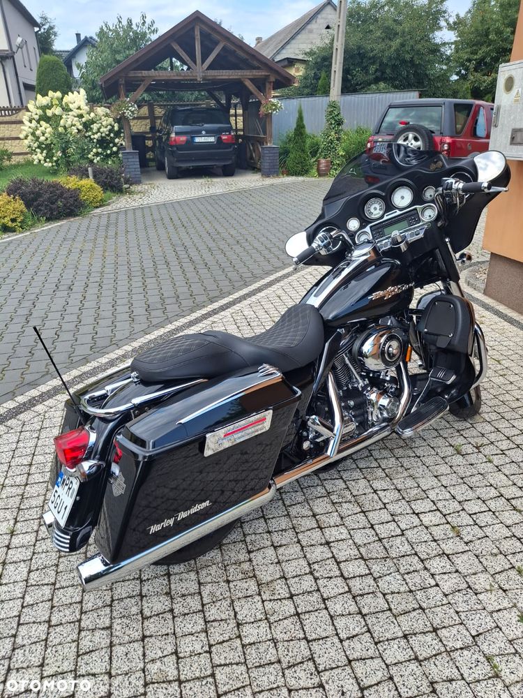 Harley-Davidson CVO Street Glide - 4