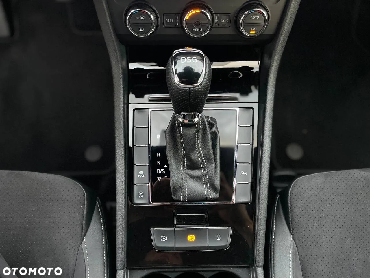 Skoda Superb Combi 2.0 TDI DSG Sportline - 18