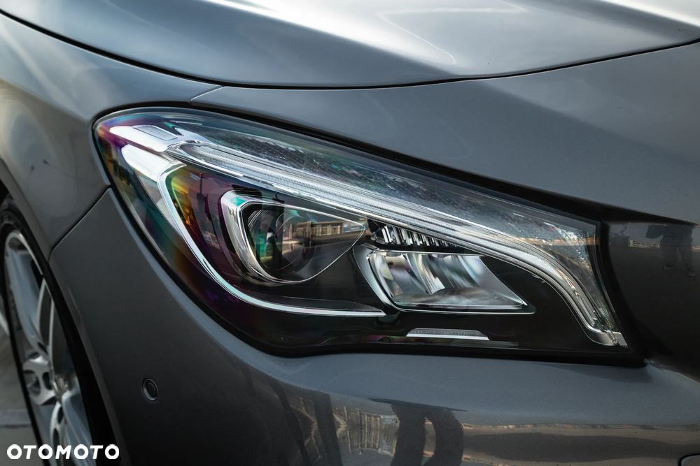 Mercedes-Benz CLA 220 4-Matic AMG Line - 9