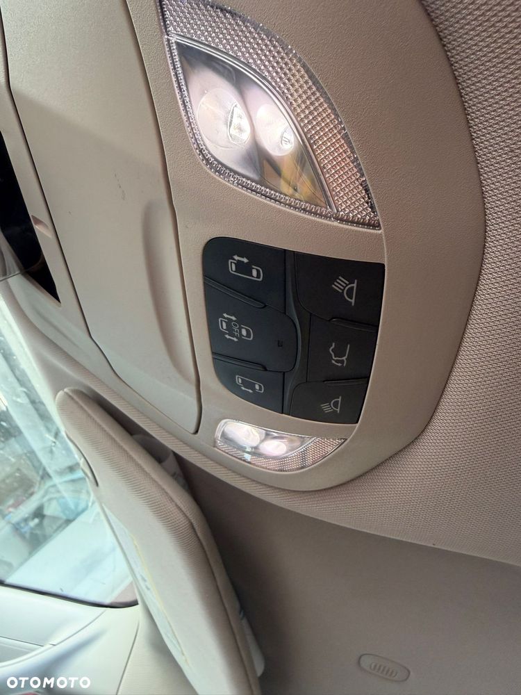 Chrysler Pacifica - 36