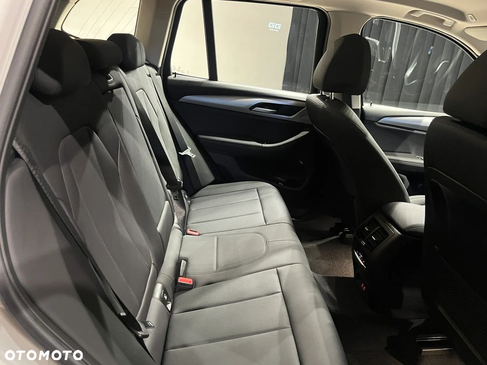 BMW X3 xDrive20d Advantage - 11