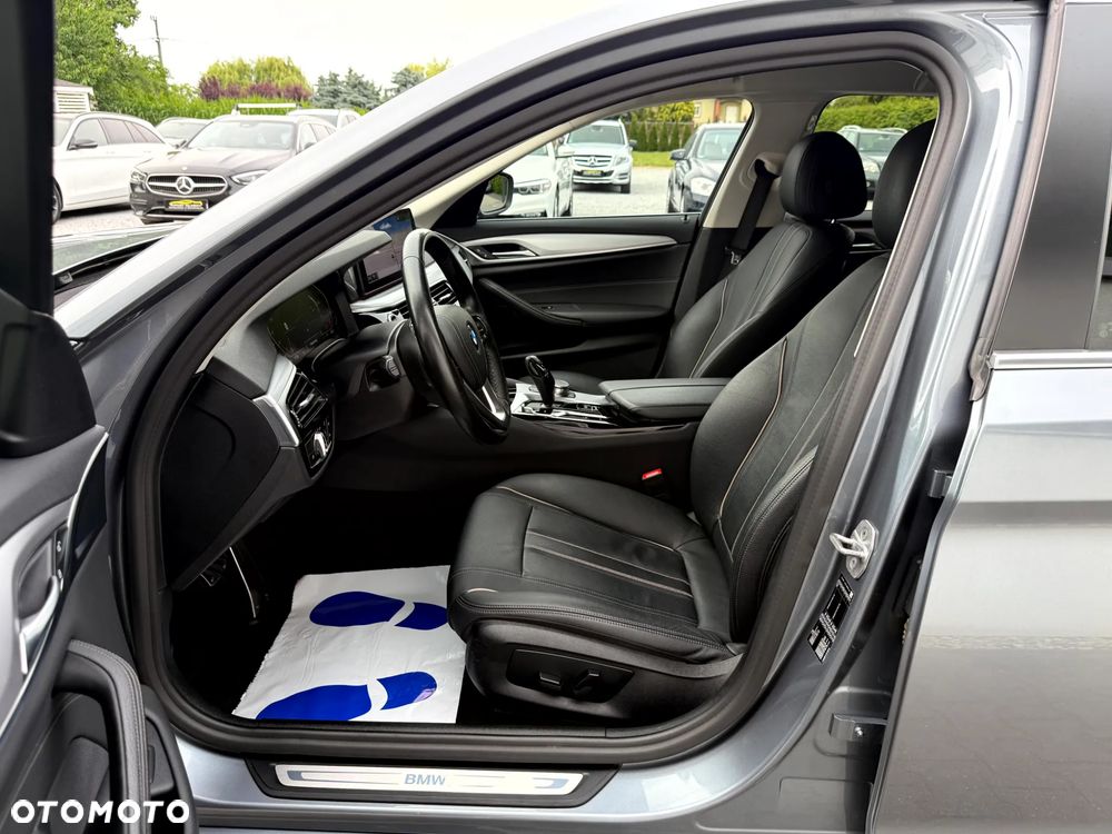BMW Seria 5 520i - 25