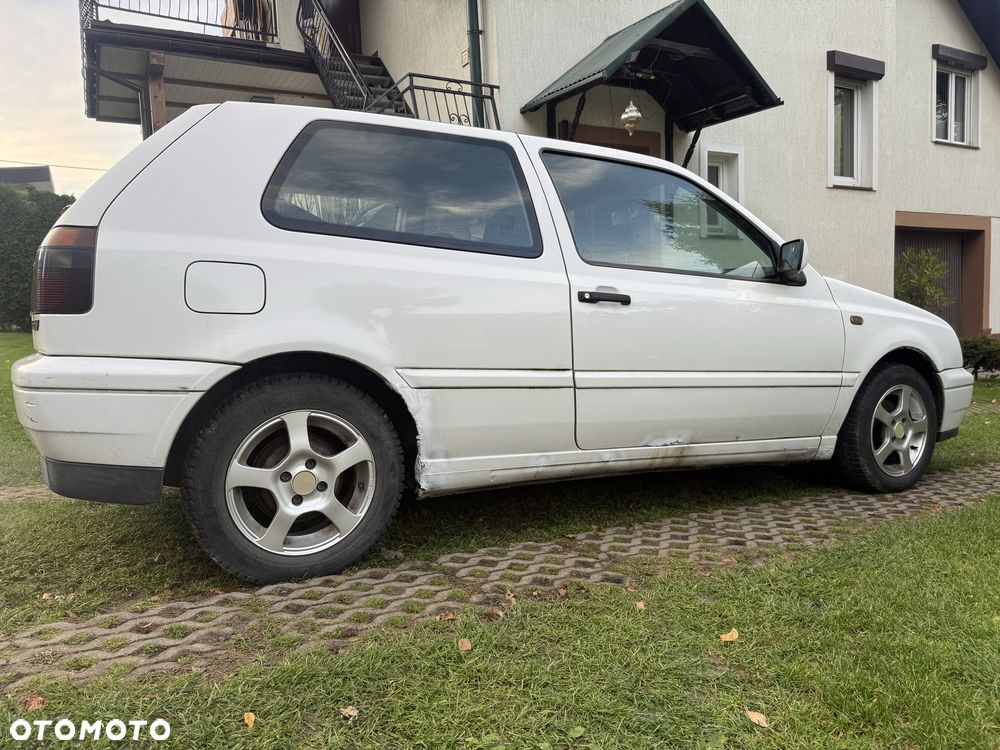 Volkswagen Golf - 3