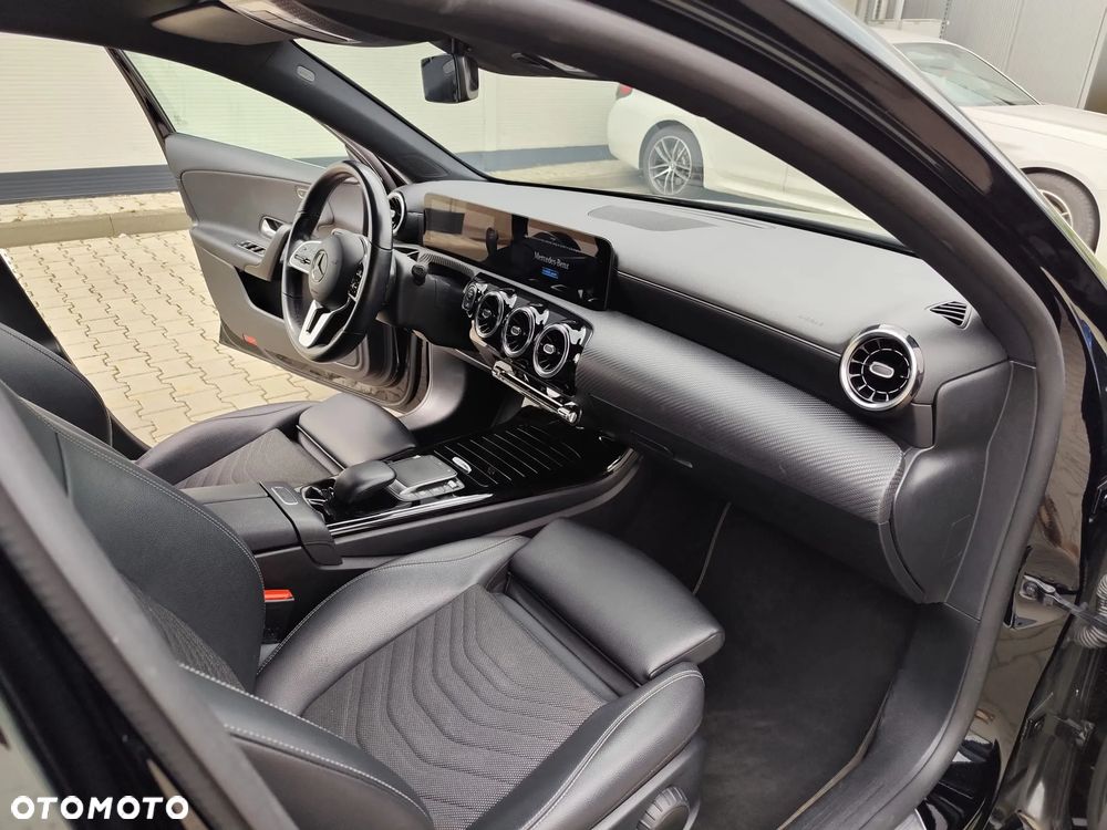 Mercedes-Benz Klasa A 180 7G-DCT - 32