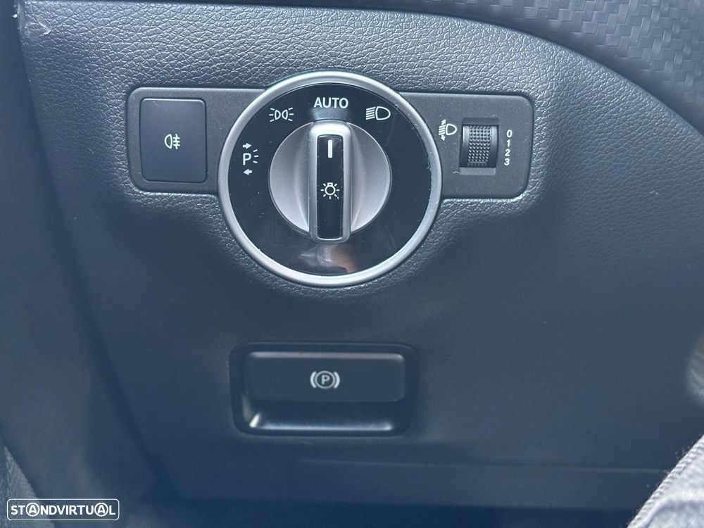 Mercedes-Benz A 160 d AMG Line - 19