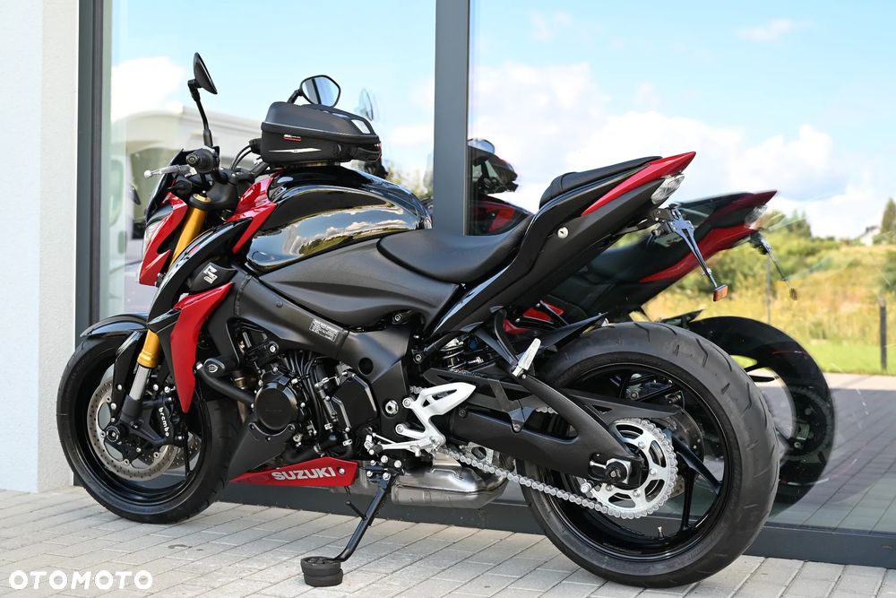 Suzuki GSX 1000 - 4