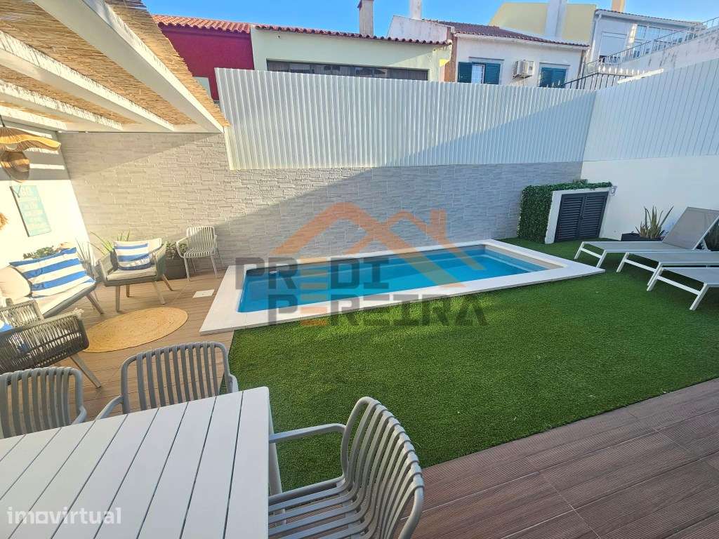 Situada em São João da Talha, moradia recente T4+1. - Grande imagem: 2/59