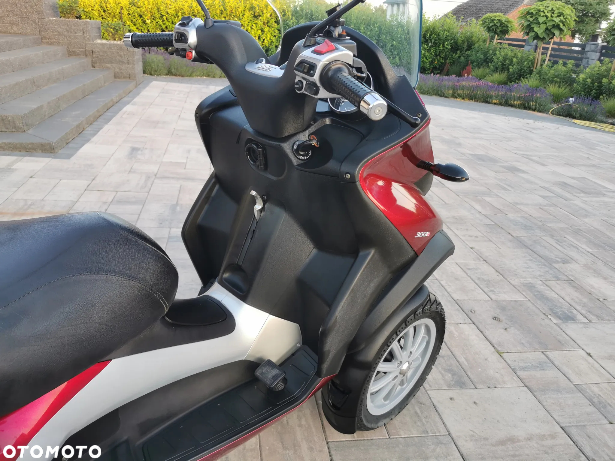 Piaggio MP-3 - 6
