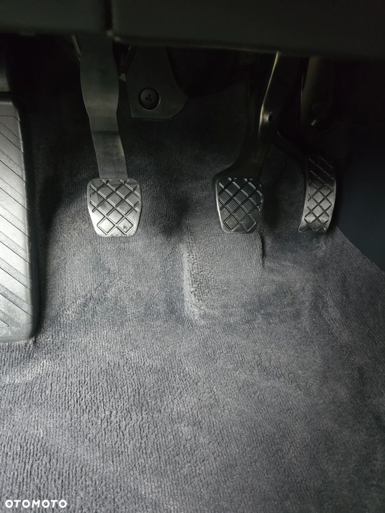 Volkswagen Passat 2.0 TDI SCR Comfortline - 23