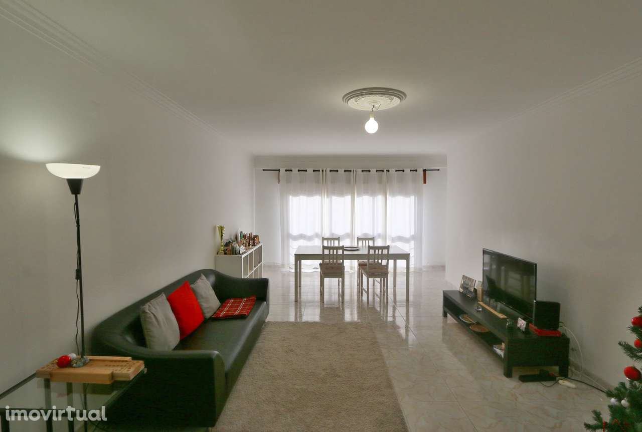 Excelente 3 assoalhadas com arrecadação em Massamá - Grande imagem: 2/16