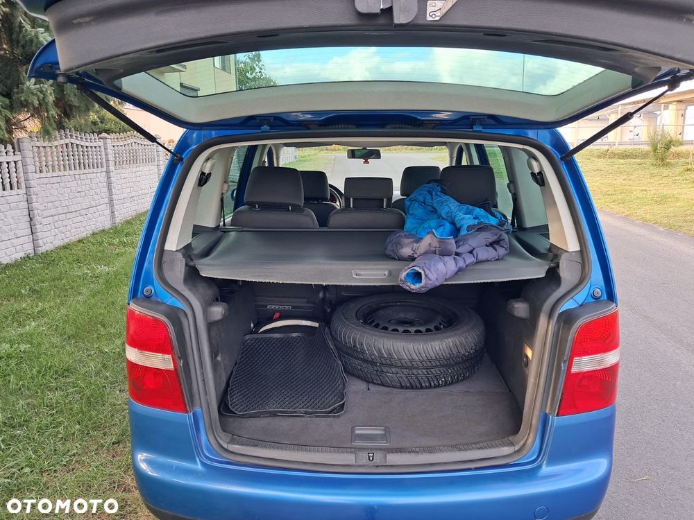 Volkswagen Touran 1.6 FSI Basis - 13
