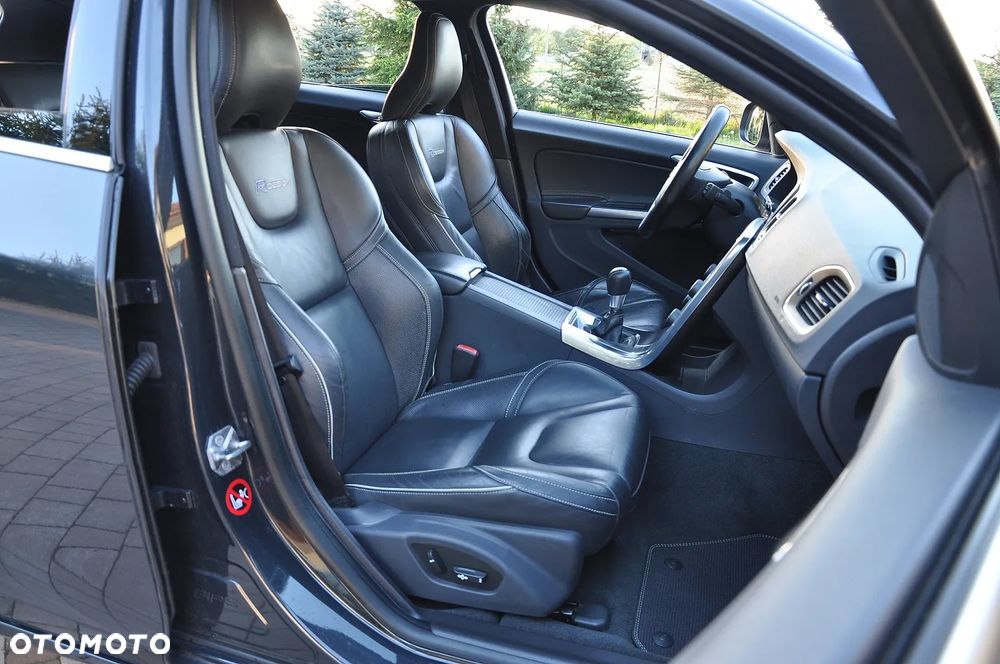 Volvo V60 D5 R-Design - 21