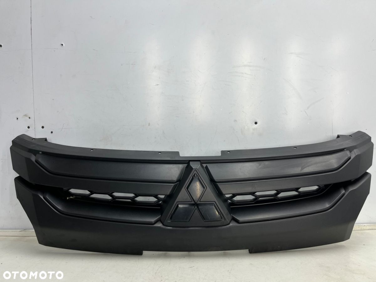 Atrapa Mitsubishi L200 5 V 19r.- grill przednia maskownica znaczek 7450B264 - 1