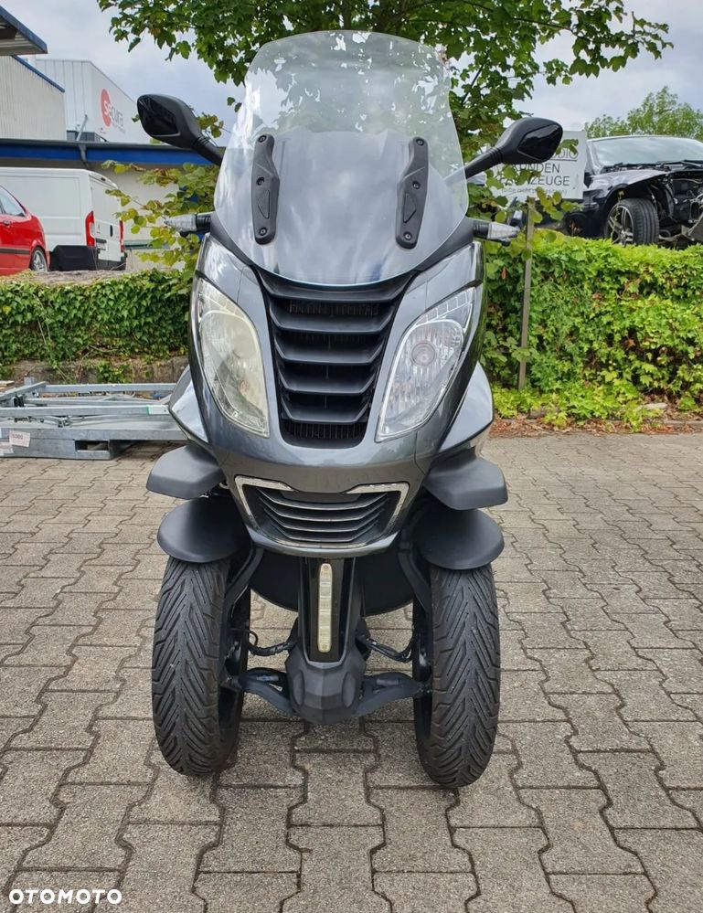 Peugeot Metropolis - 2