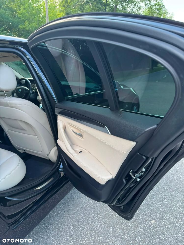 BMW Seria 5 520d xDrive - 11