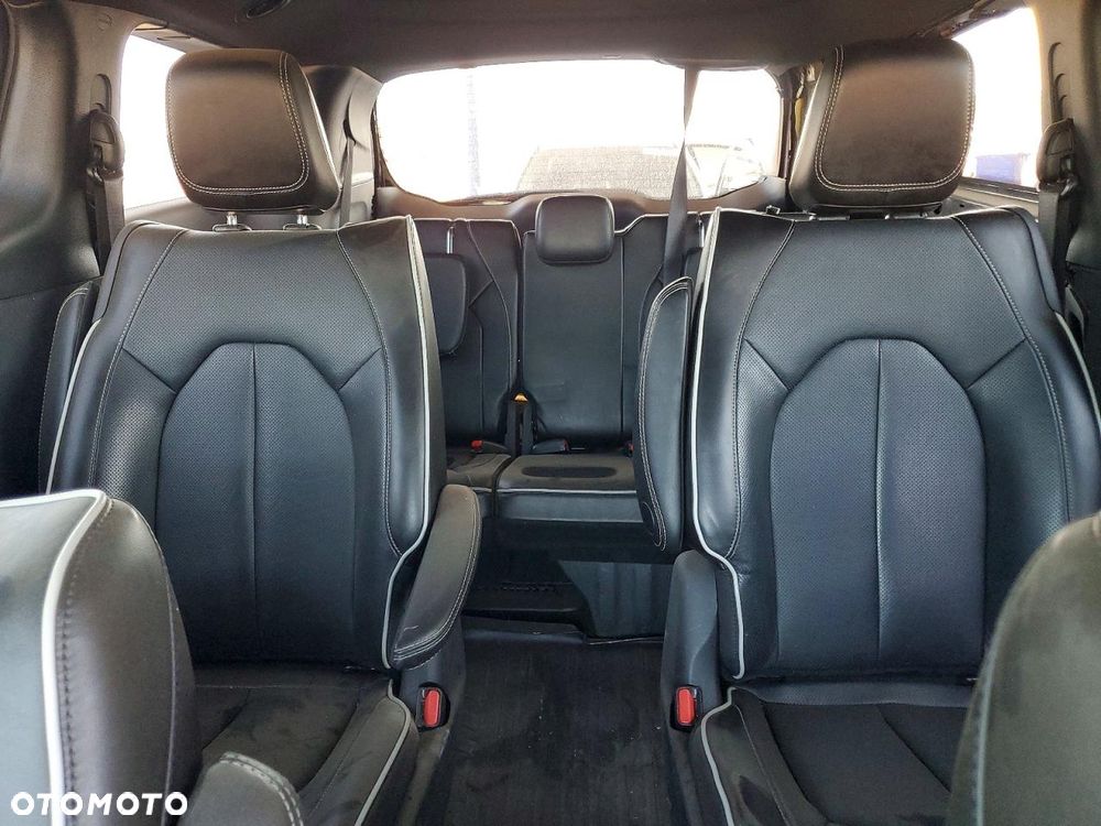 Chrysler Pacifica - 10