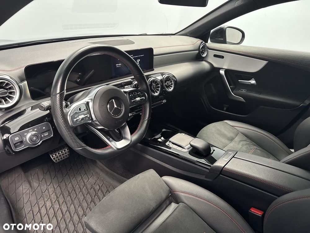 Mercedes-Benz CLA 200 AMG Line 7G-DCT - 14