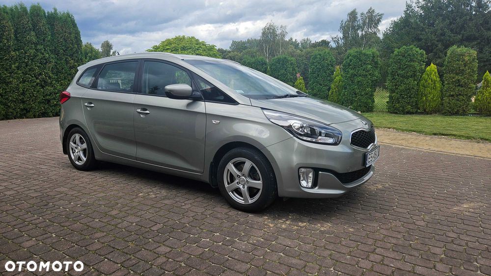Kia Carens - 2
