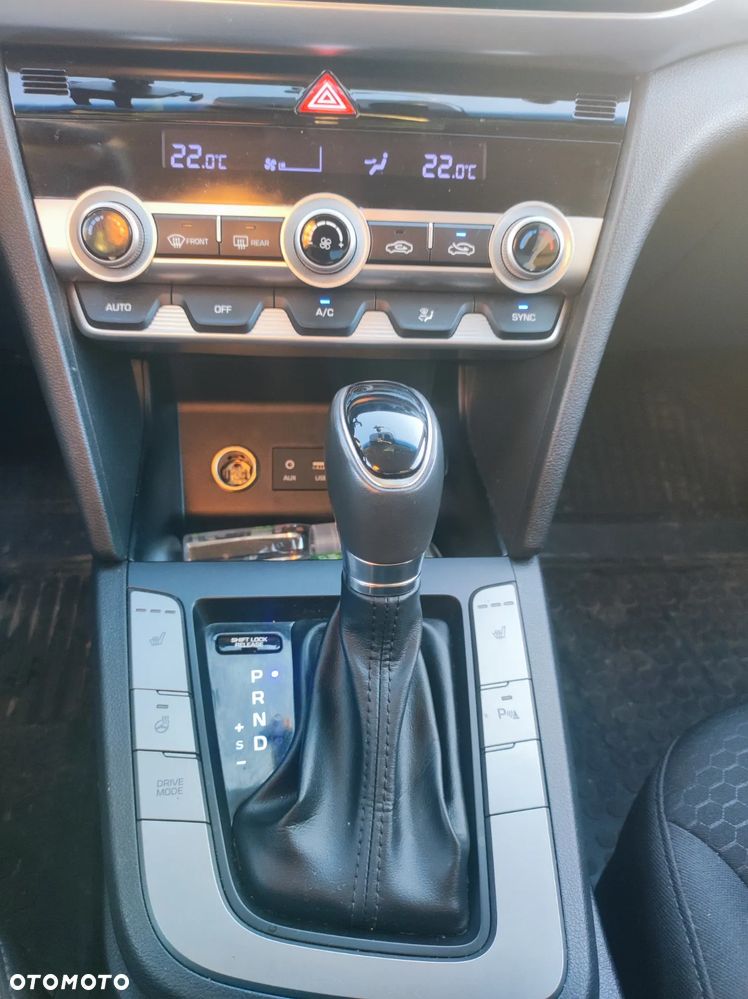 Hyundai Elantra 1.6 Style - 7