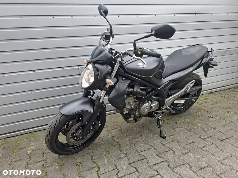 Suzuki Gladius - 4