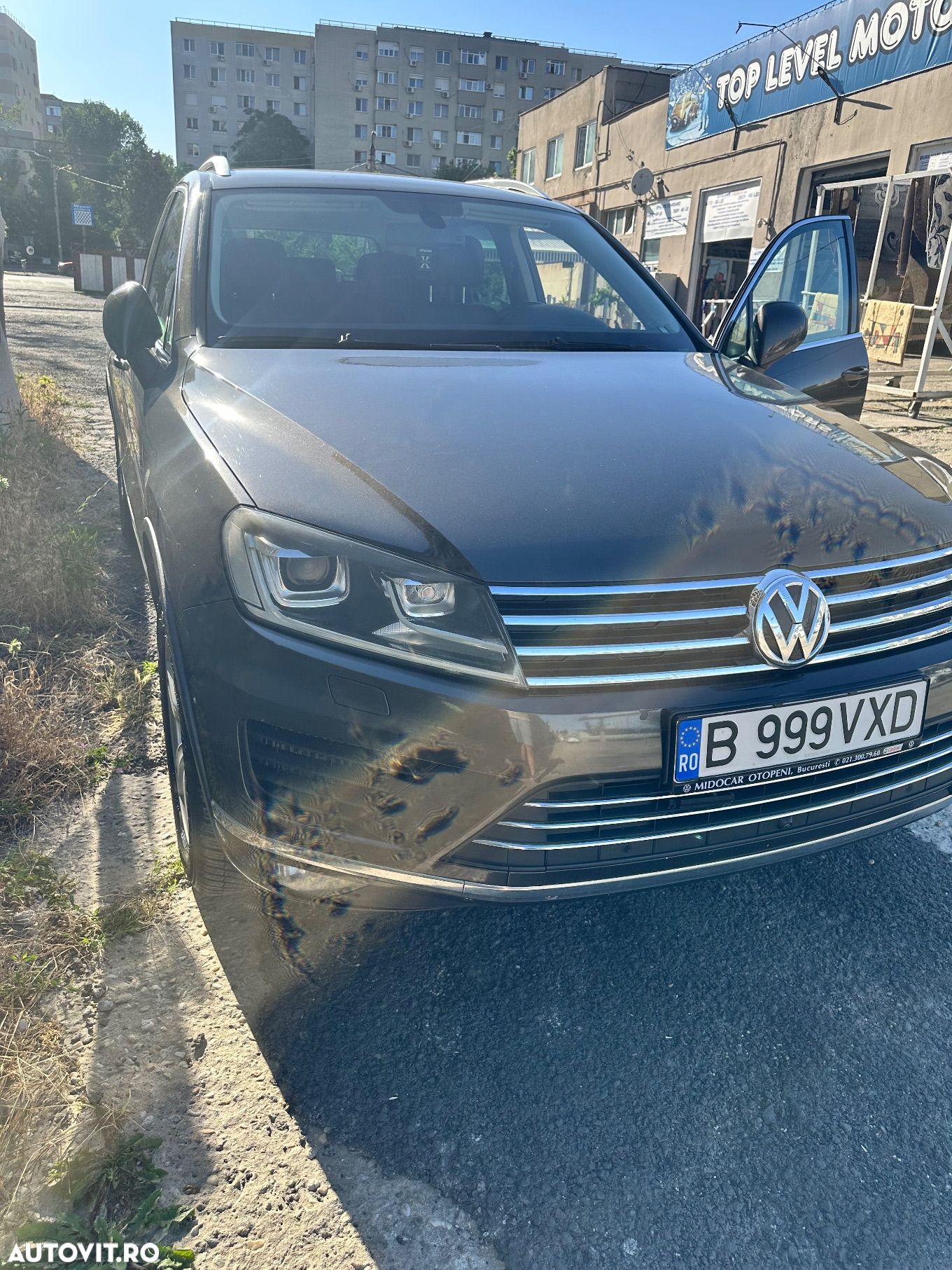 Volkswagen Touareg - 1