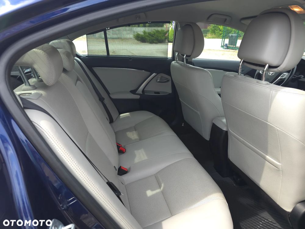 Toyota Avensis 2.0 Prestige NAVI MS - 13