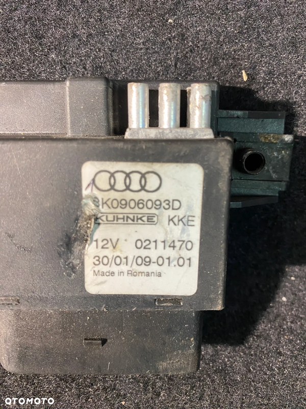 AUDI A4 A5 moduł sterownik pompy paliwa 8K0906093D