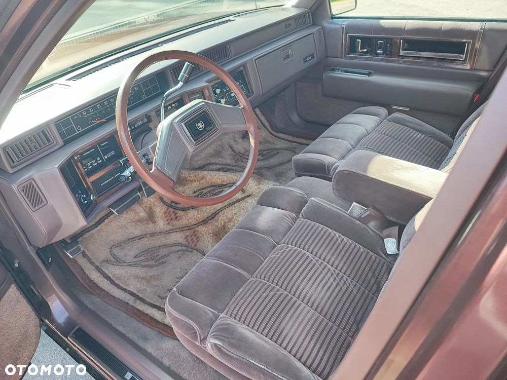 Cadillac Deville - 8