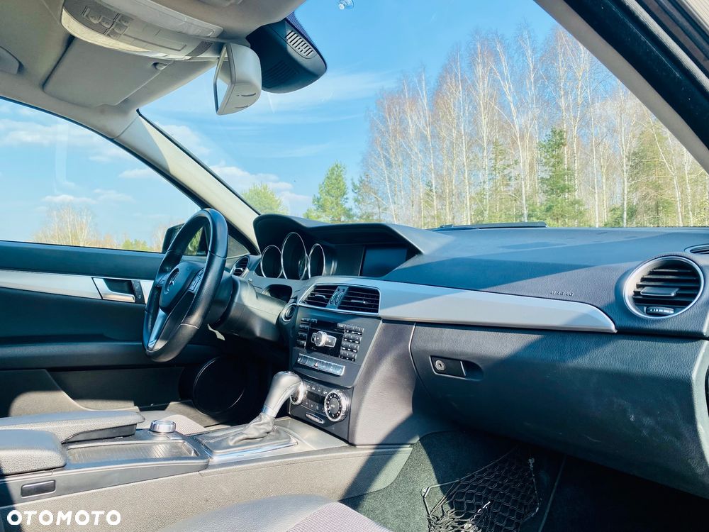 Mercedes-Benz Klasa C 180 CGI Automatik BlueEFFICIENCY Avantgarde - 33