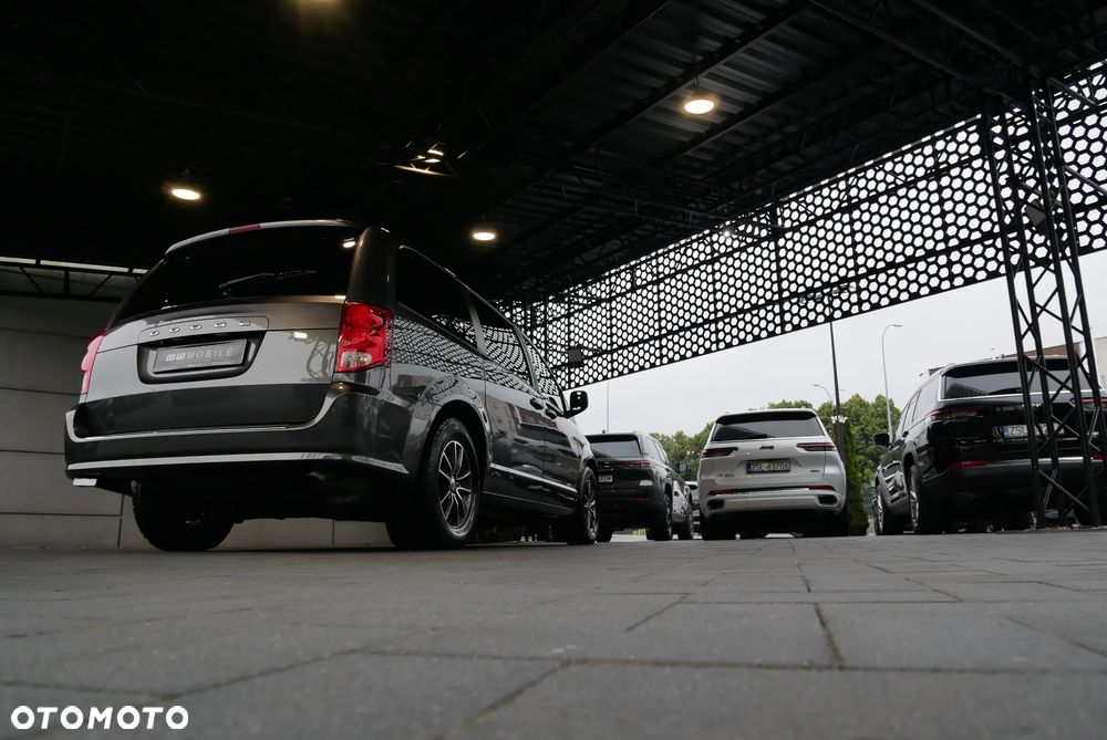 Dodge Grand Caravan - 40