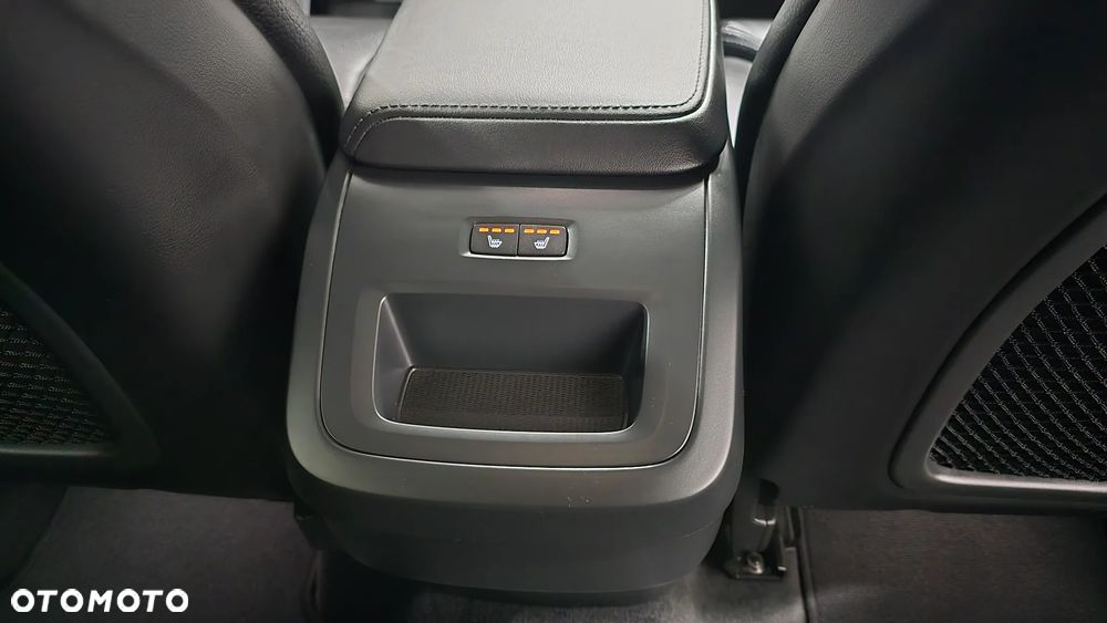 Volvo XC 60 B4 D Plus Dark - 9