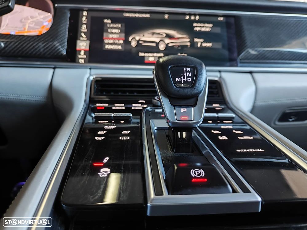 Porsche Panamera 4 E-Hybrid Platinum Edition - 46