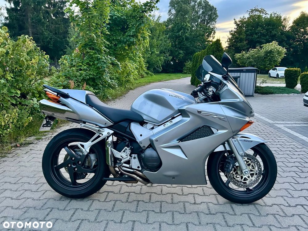 Honda VFR - 2
