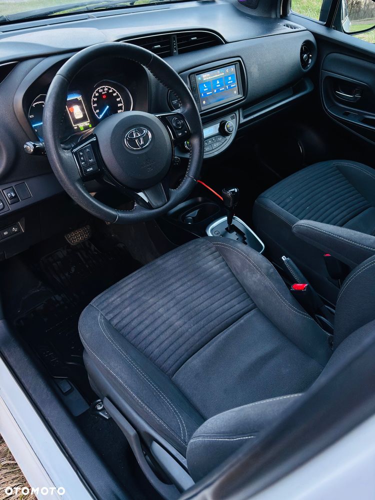 Toyota Yaris Hybrid 100 Selection - 5