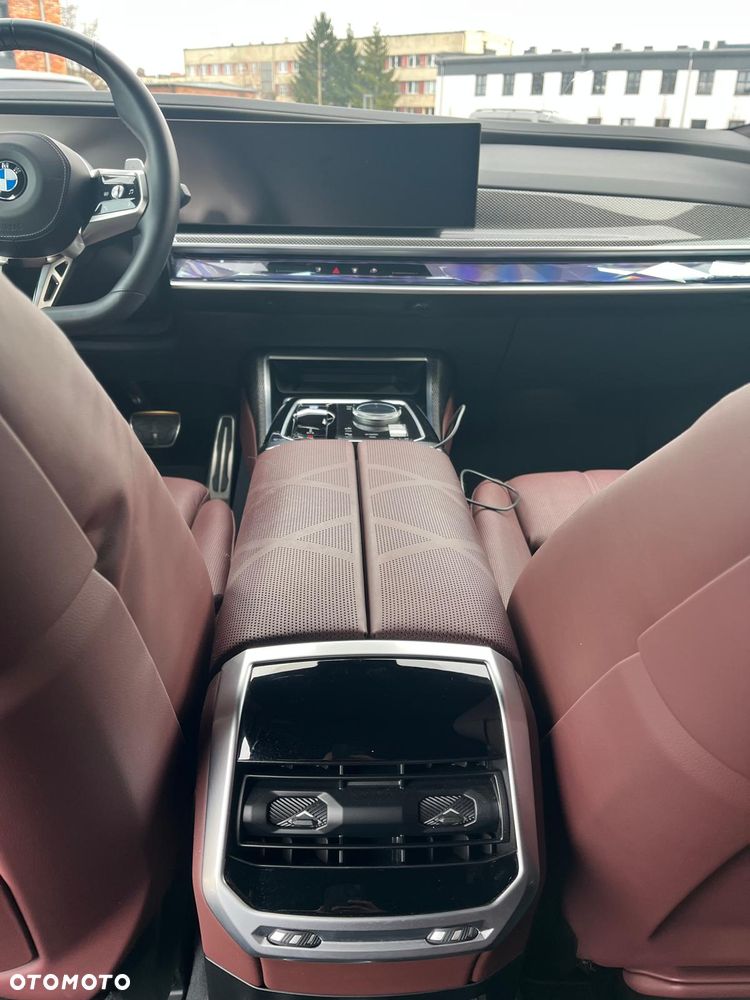 BMW Seria 7 - 11