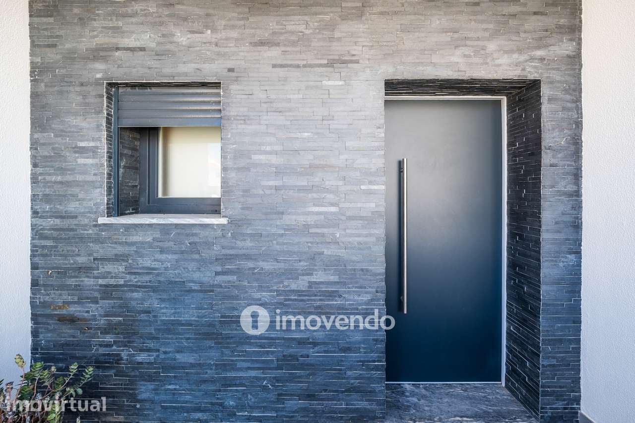 Moradia T3+1 moderna, com garagem e áreas amplas, em Alcochete - Grande imagem: 3/60