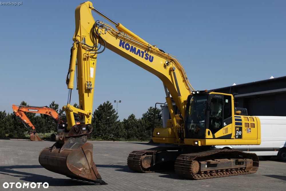 Komatsu PC210LC-11 - 1