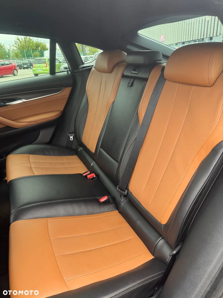 BMW X6M - 12